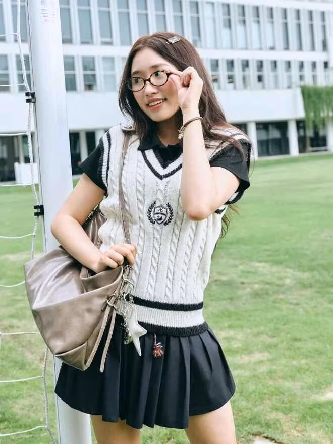 Rich kid sinh năm 2005 còn có bảng thành tích đáng nể, là sinh viên đại học hàng đầu thế giới Stanford (Mỹ) và lọt danh sách 30 Under 30 Asia 2025 của Forbes.