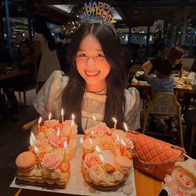 Trước đó một tuần, vào ngày 25/7, Jenny Huỳnh vừa đón sinh nhật tròn 20 tuổi.