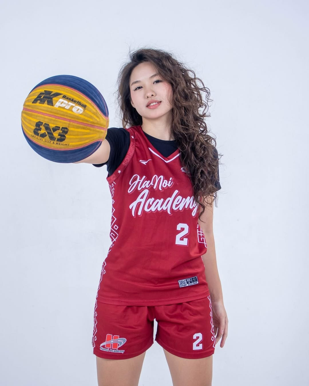 Nhiều người nhận xét Huệ Anh thừa hưởng gen trội từ mẹ, từ vóc dáng thể thao cho tới thần thái rạng rỡ và chiều cao.