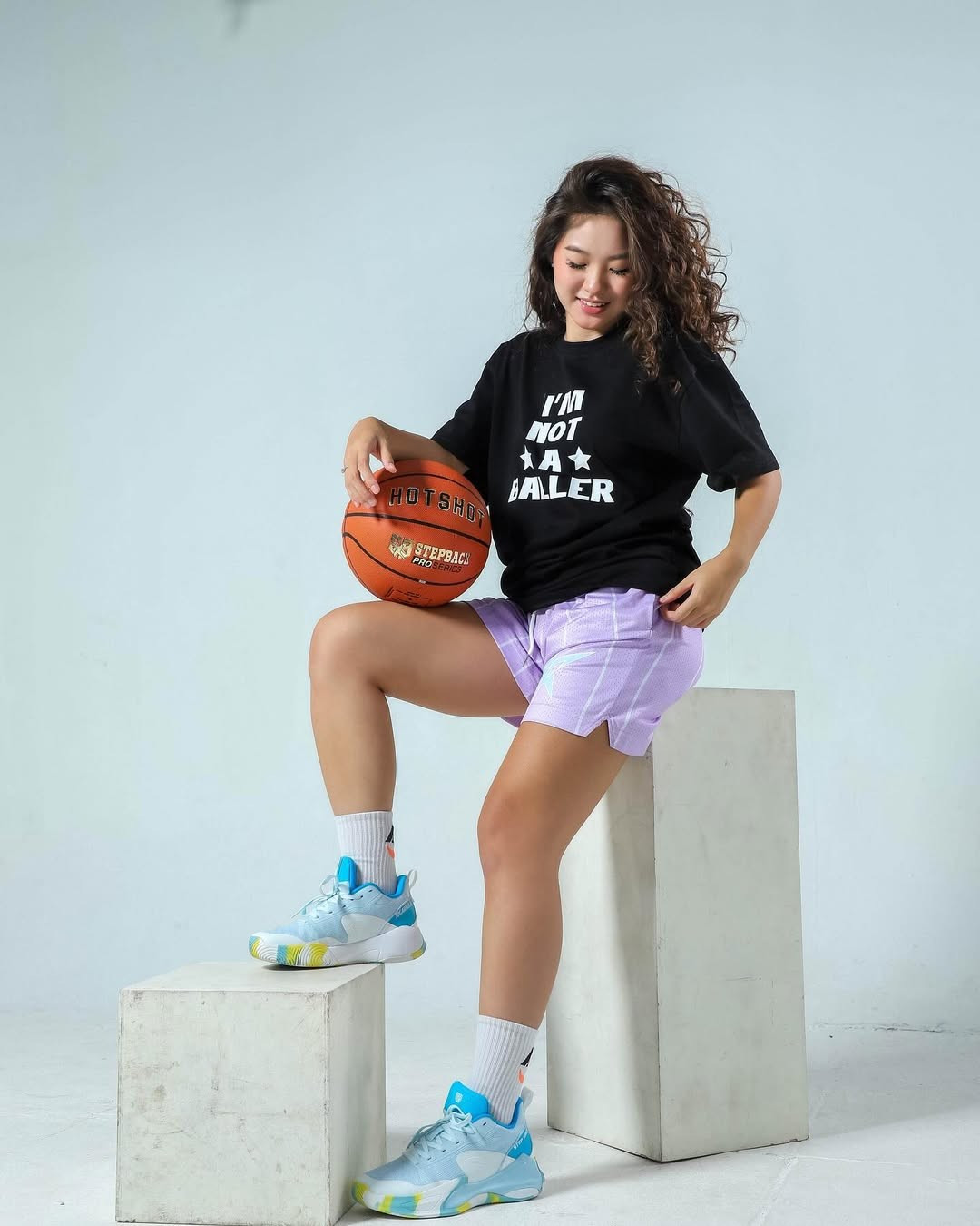 Hiện tại, Huệ Anh thường xuyên tập gym và bóng rổ để duy trì sức khỏe và vóc dáng. Kim Huệ cho biết cô rất tự hào vì con gái ngoan ngoãn, học giỏi và đam mê thể thao.