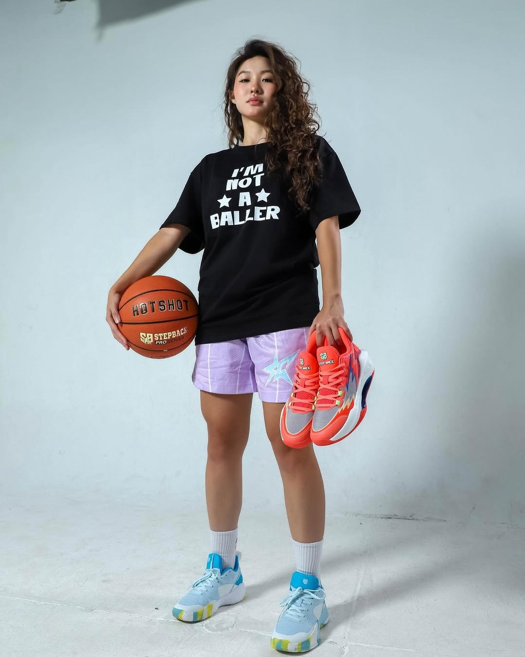 Không ít cư dân mạng gọi cô là “bản sao nhí” của hoa khôi bóng chuyền Kim Huệ, đồng thời dự đoán Huệ Anh sẽ “gây sốt” nếu tiếp tục theo đuổi con đường thể thao chuyên nghiệp hoặc các cuộc thi sắc đẹp trong tương lai.