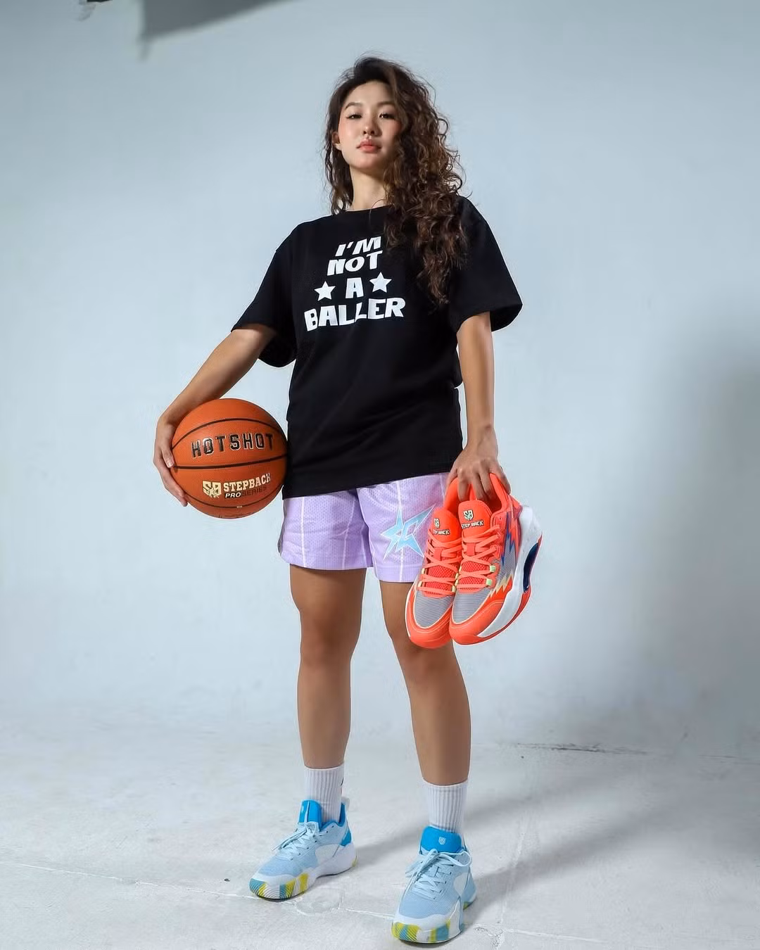 Không ít cư dân mạng gọi cô là “bản sao nhí” của hoa khôi bóng chuyền Kim Huệ, đồng thời dự đoán Huệ Anh sẽ “gây sốt” nếu tiếp tục theo đuổi con đường thể thao chuyên nghiệp hoặc các cuộc thi sắc đẹp trong tương lai.