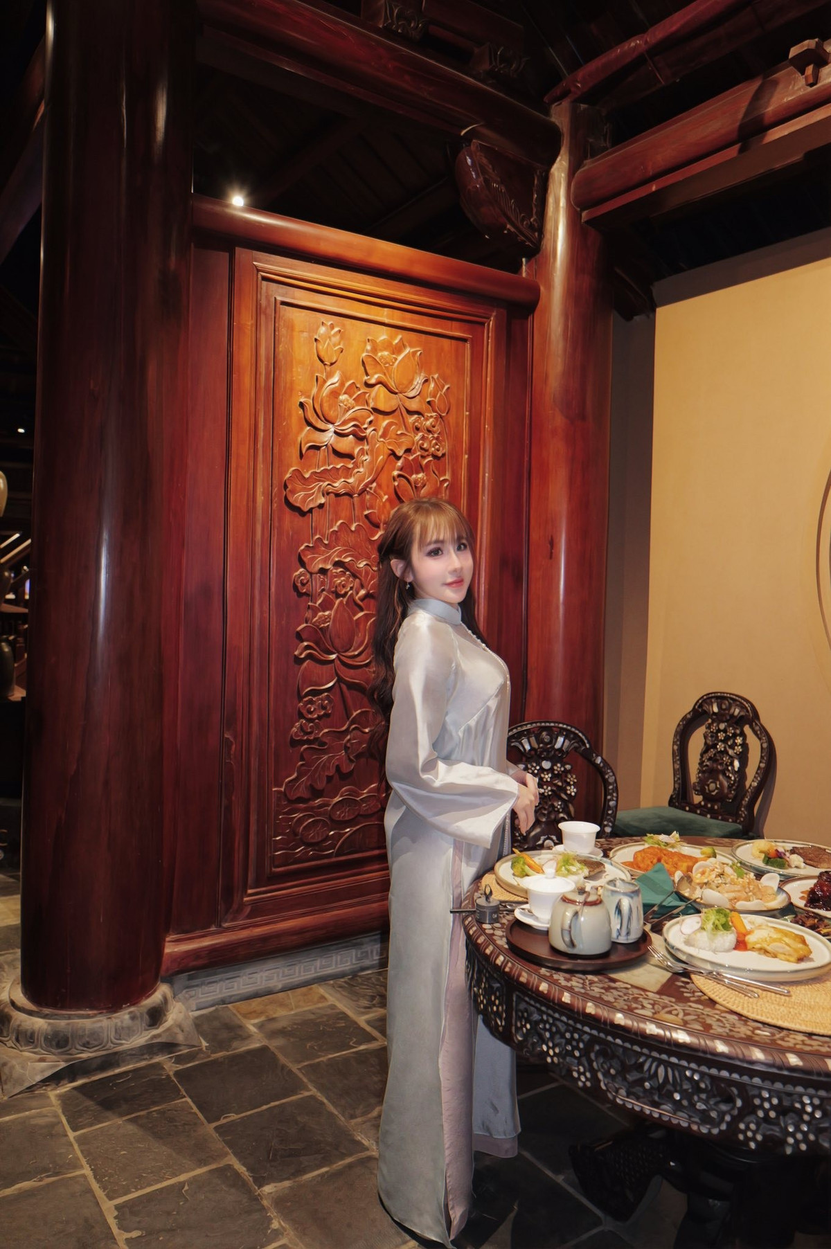 Nhờ ngoại hình nổi bật cùng phong cách trẻ trung, Tuyết Anh nhanh chóng được cộng đồng mạng chú ý và gắn cho những biệt danh như “hot girl bi-a” hay “thánh nữ bi-a”. Tuy nhiên, thay vì chỉ dừng lại ở danh xưng, cô cho thấy sự nghiêm túc khi liên tục rèn luyện, tham gia các giải đấu và xây dựng hình ảnh một nữ cơ thủ hiện đại, năng động.