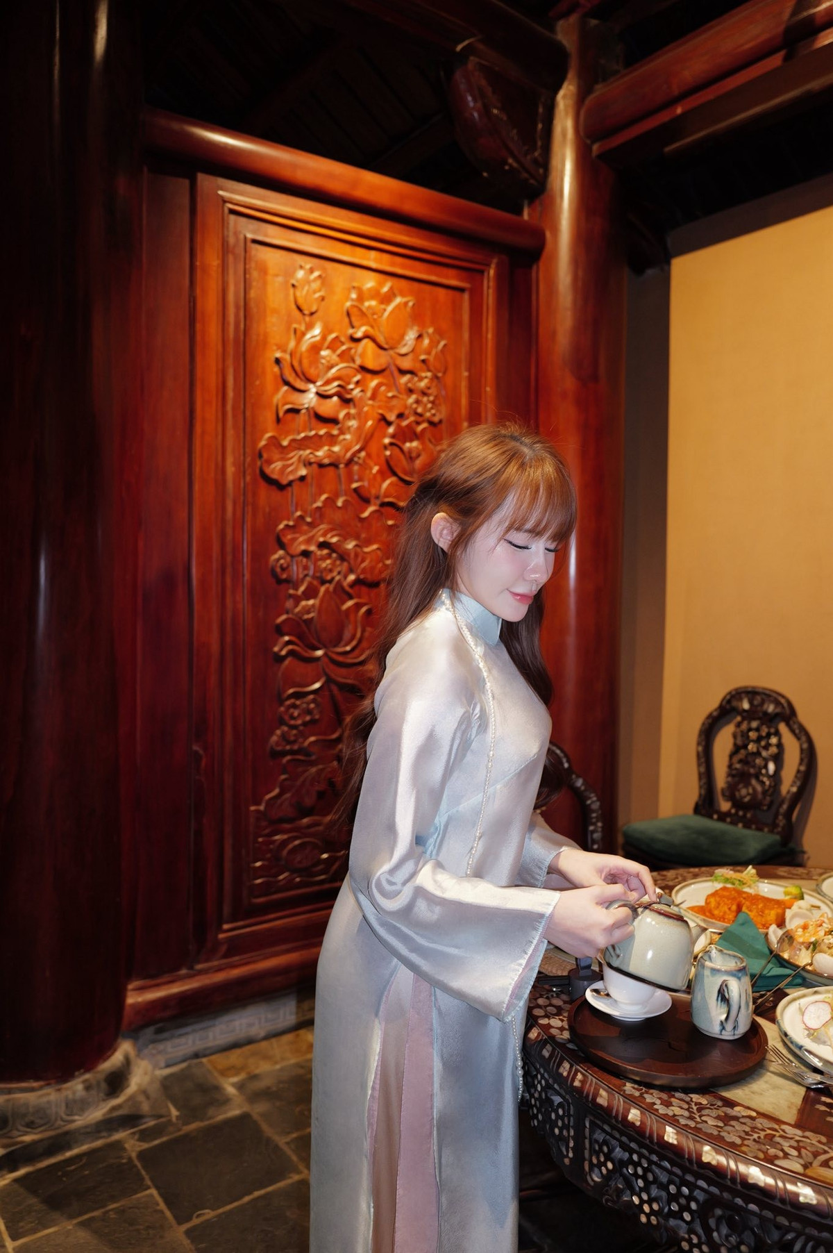 Nhiều người nhận xét, hình ảnh này cho thấy một khía cạnh rất khác của Tuyết Anh – không chỉ là cô gái thể thao mạnh mẽ mà còn là một thiếu nữ dịu dàng, đằm thắm.