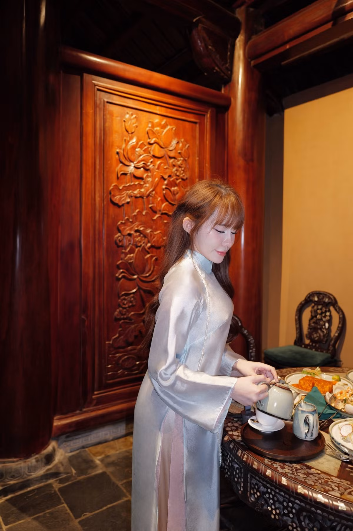 Nhiều người nhận xét, hình ảnh này cho thấy một khía cạnh rất khác của Tuyết Anh – không chỉ là cô gái thể thao mạnh mẽ mà còn là một thiếu nữ dịu dàng, đằm thắm.