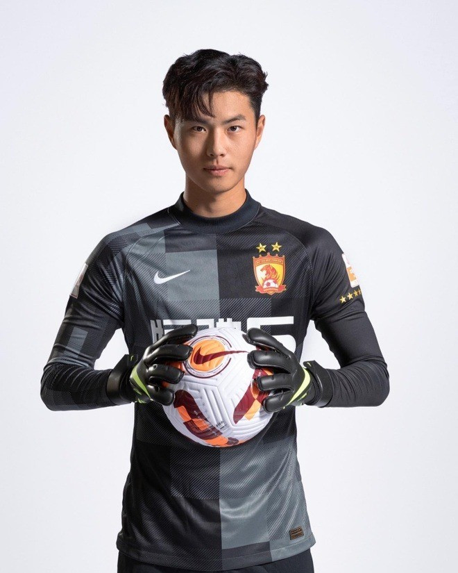 Vào ngày 2/5/2022, Huo được điền tên vào đội hình chính của Quảng Châu trước mùa giải Chinese Super League 2022 và được trao số áo 32.