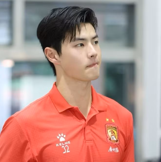 Huo Shenping (sinh năm 2003) là thủ môn dự bị của U23 Trung Quốc tại VCK U23 châu Á.