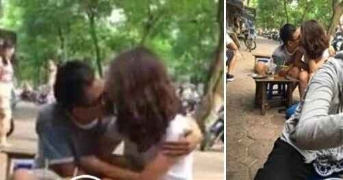 Đoạn clip nhanh chóng lan truyền, thu hút hàng loạt bình luận trái chiều. Đa số cư dân mạng bày tỏ sự bức xúc, cho rằng hành động của hai cặp đôi là thiếu tế nhị, vô duyên và không phù hợp với thuần phong mỹ tục.