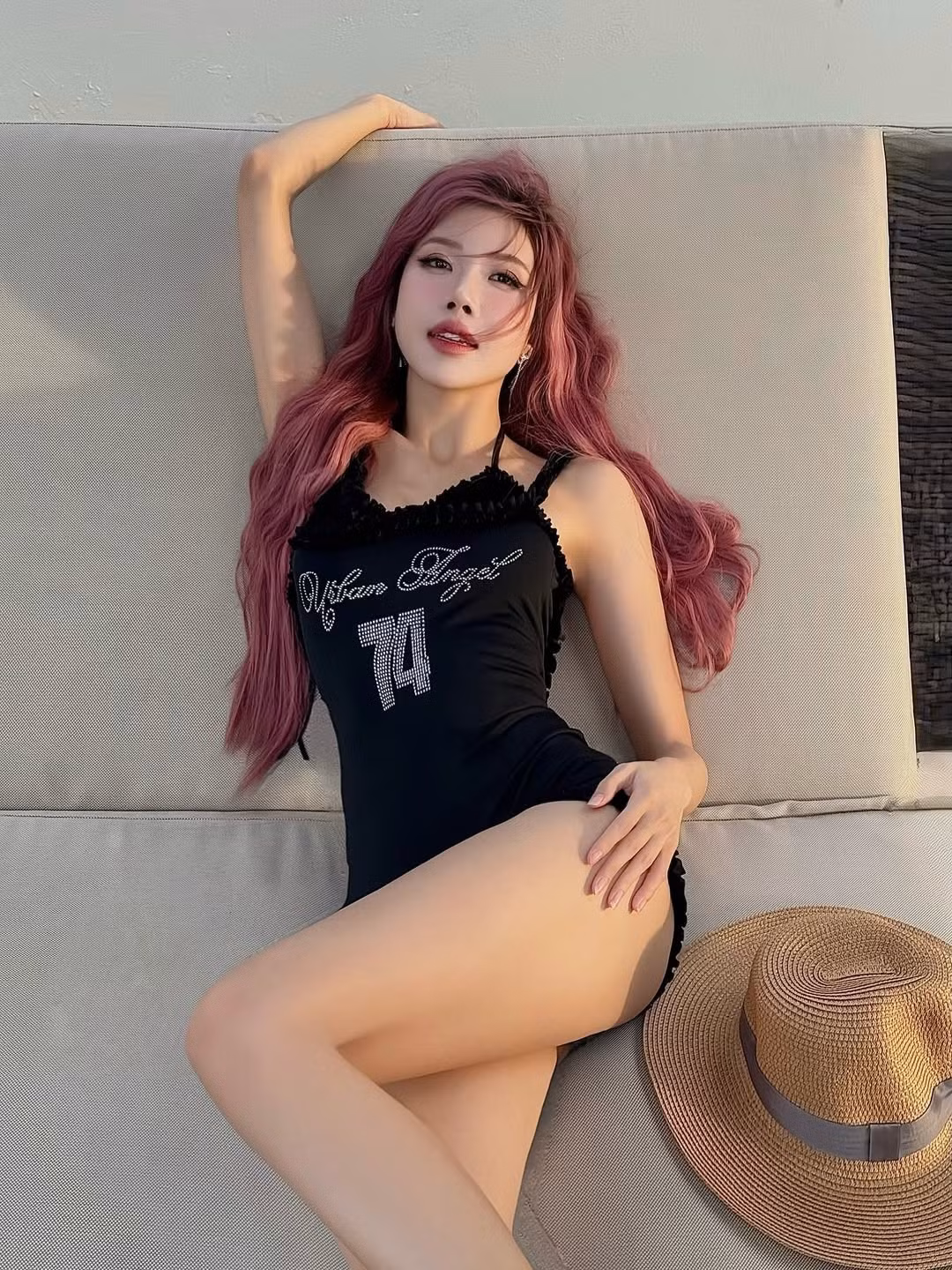 Dù đã bước qua ngưỡng 30, Trang Pháp dường như vẫn giữ được sự tươi trẻ, rạng rỡ như thuở đôi mươi, minh chứng cho câu nói "phụ nữ đẹp nhất khi không thuộc về ai" có lẽ là rất đúng với cô.