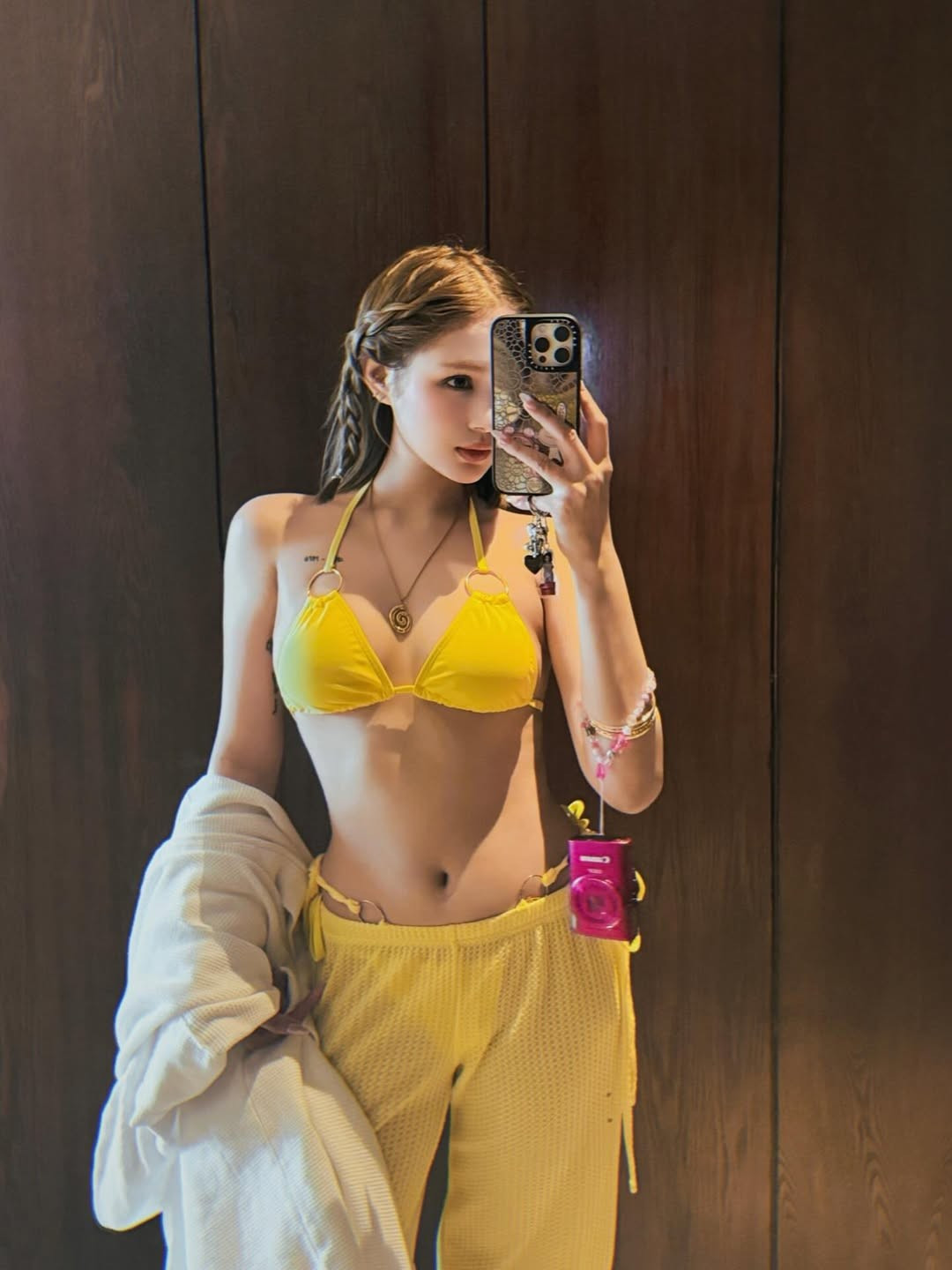 Sau những ồn ào về chuyện tình cảm, Xoài Non dường như đã lấy lại tinh thần và ngày càng "thăng hạng" nhan sắc. Cô nàng thường xuyên cập nhật những hình ảnh tươi trẻ, tràn đầy năng lượng trên trang cá nhân.