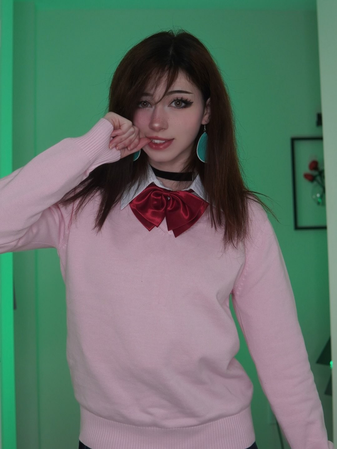 Tuy nhiên, mới đây, Kennakins khiến tất cả phải bất ngờ khi quyết định “đổi gió”. Thay vì những concept gợi cảm quen thuộc, nữ cosplayer xuất hiện trong bộ ảnh cosplay nhân vật Momo Ayase từ bộ manga đình đám Dandadan.