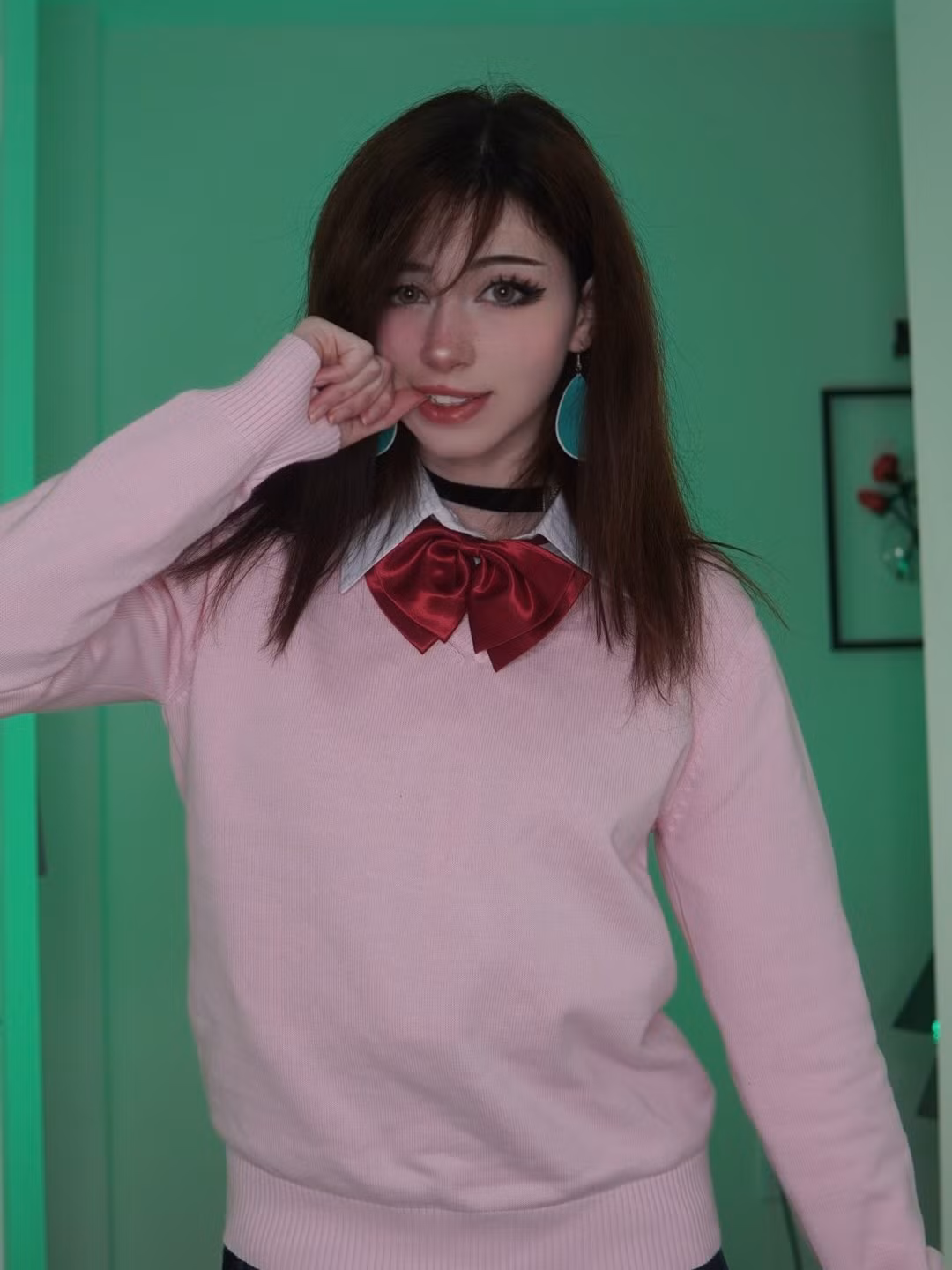 Tuy nhiên, mới đây, Kennakins khiến tất cả phải bất ngờ khi quyết định “đổi gió”. Thay vì những concept gợi cảm quen thuộc, nữ cosplayer xuất hiện trong bộ ảnh cosplay nhân vật Momo Ayase từ bộ manga đình đám Dandadan.