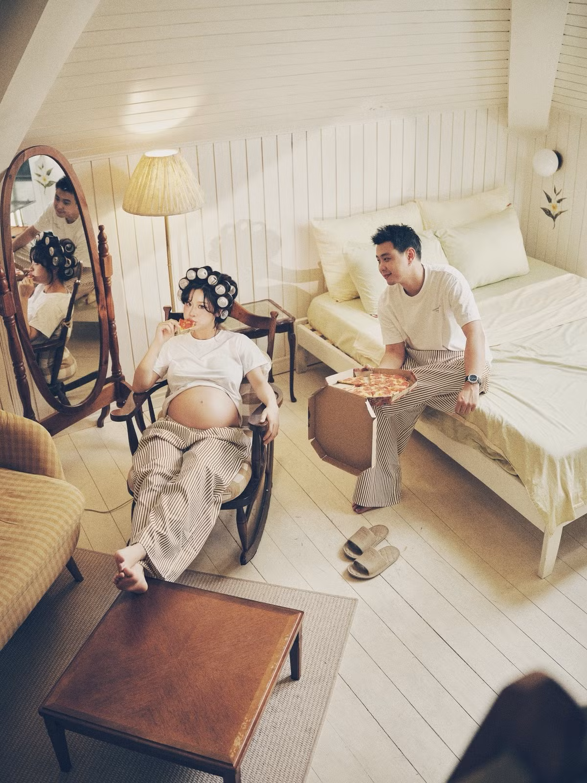 Từ đầu năm 2020, Hàn Hằng bắt đầu vướng nghi vấn hẹn hò Huyme và chính thức công khai vào tháng 4 cùng năm. Thời gian sau đó, mỹ nhân Thanh Hoá ở ẩn trên MXH và khoảng 1,5 năm sau mới tái xuất.