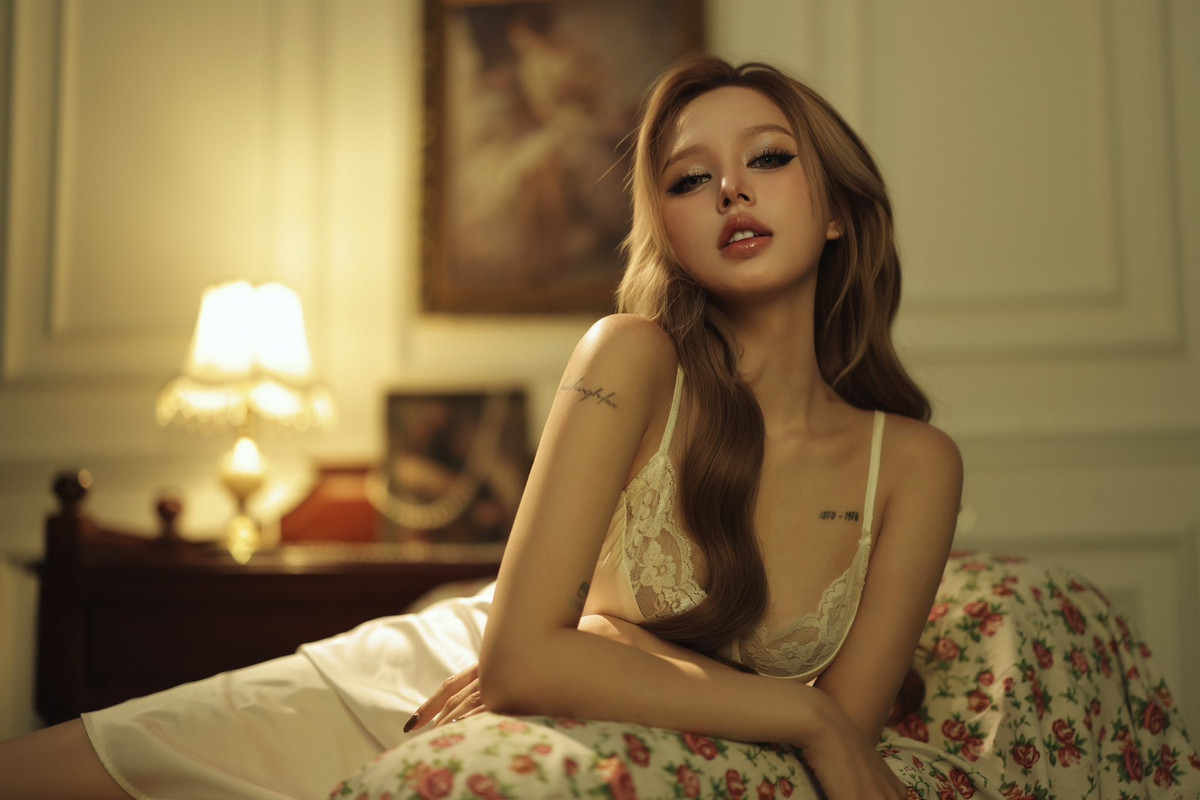 Tuy nhiên cô nàng không quá để ý, tập trung giảm cân và đều đặn diện bikini, váy cắt xẻ, váy ôm sát để khoe đường nét cơ thể.