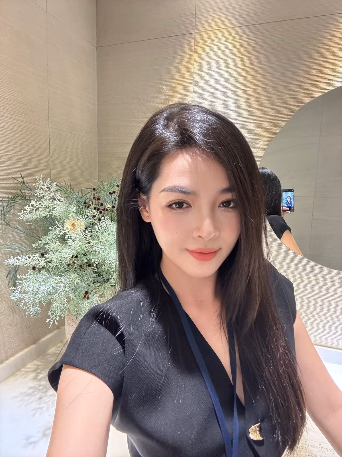 Tuy nhiên, thời gian gần đây, người đẹp này dường như đã cởi mở hơn trong việc thể hiện vẻ đẹp hình thể.