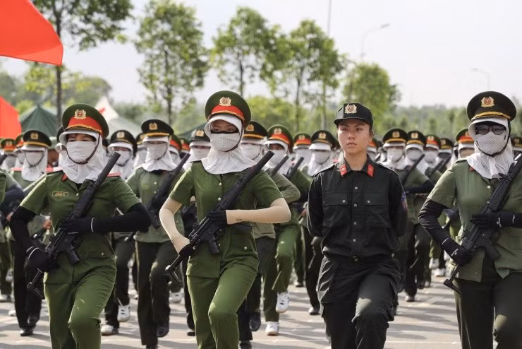 Ngay sau khi trở về từ TP HCM sau Lễ diễu binh, diễu hành Kỷ niệm 50 năm Giải phóng miền nam, thống nhất đất nước, các nữ quân nhân của học viên Công an Nhân dân lập tức nhận nhiệm vụ mới tại Lễ diễu binh, diễu hành Kỷ niệm 80 năm Cách mạng Tháng Tám và Quốc khánh 2/9.