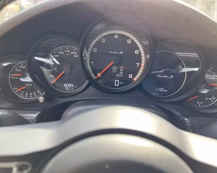 Hệ thống bướm ga mở trong một thời gian ngắn sau khi người lái rút chân khỏi bàn đạp ga, giúp áp lực vẫn được duy trì, vì vậy không có hiện tượng trễ ga thường thấy trên các mẫu xe tăng áp khác.