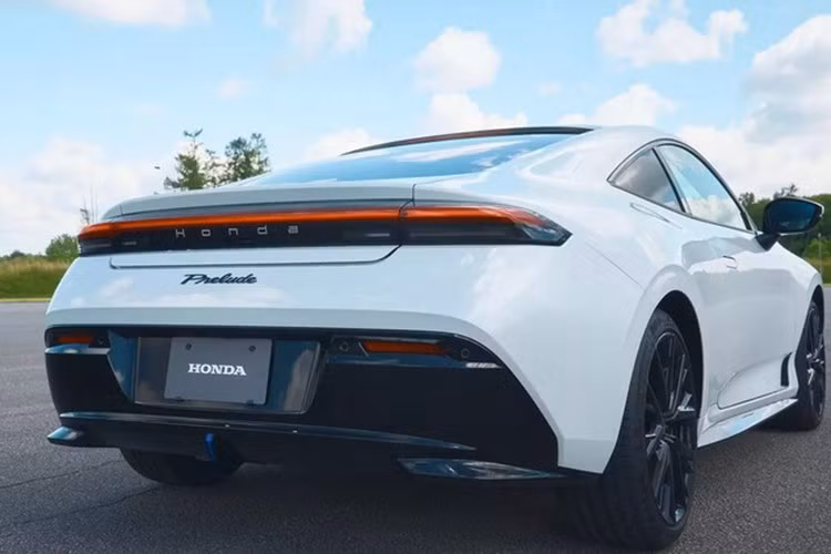 Cụ thể, Honda Prelude 2025 phiên bản tiêu chuẩn duy nhất được cho là có giá 6.179.800 yên (tương đương 41.000 USD - khoảng hơn 950 triệu đồng).