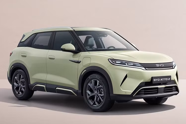 Hiện chưa rõ hãng BYD có kế hoạch bán phiên bản giá rẻ mới của Atto 2 ở thị trường Việt Nam hay không. Ra mắt Việt Nam vào hồi đầu tháng 7/2025, mẫu xe chỉ có 1 phiên bản và giá bán từ 669 triệu đồng.