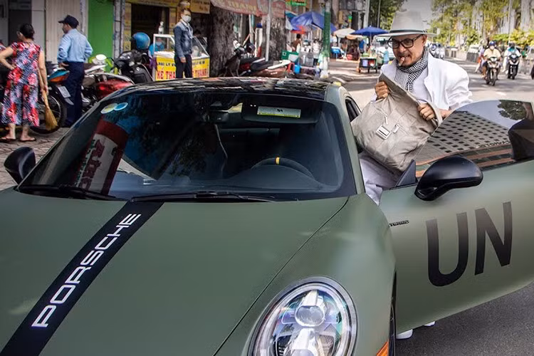 Sau đó, chiếc xe thể thao tốc độ Porsche 911 Turbo S 991.2 này cũng đã có chủ nhân, và người mua không ai khác ngoài ông Đặng Lê Nguyên Vũ.