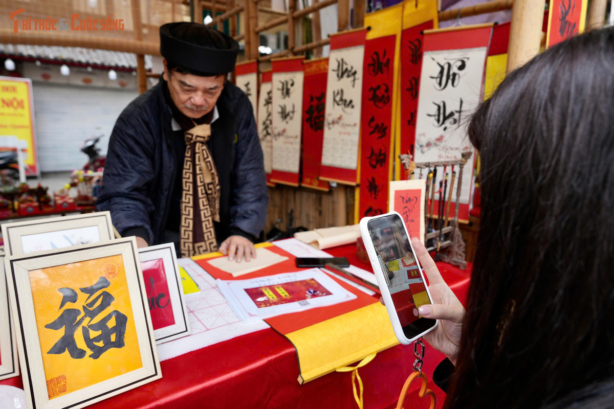 View - Chợ hoa Xuân Phố cổ 2026, không gian Tết truyền thống giữa lòng Thủ đô | Báo Tri thức và Cuộc sống - TIN TỨC PHỔ BIẾN KIẾN THỨC 24H