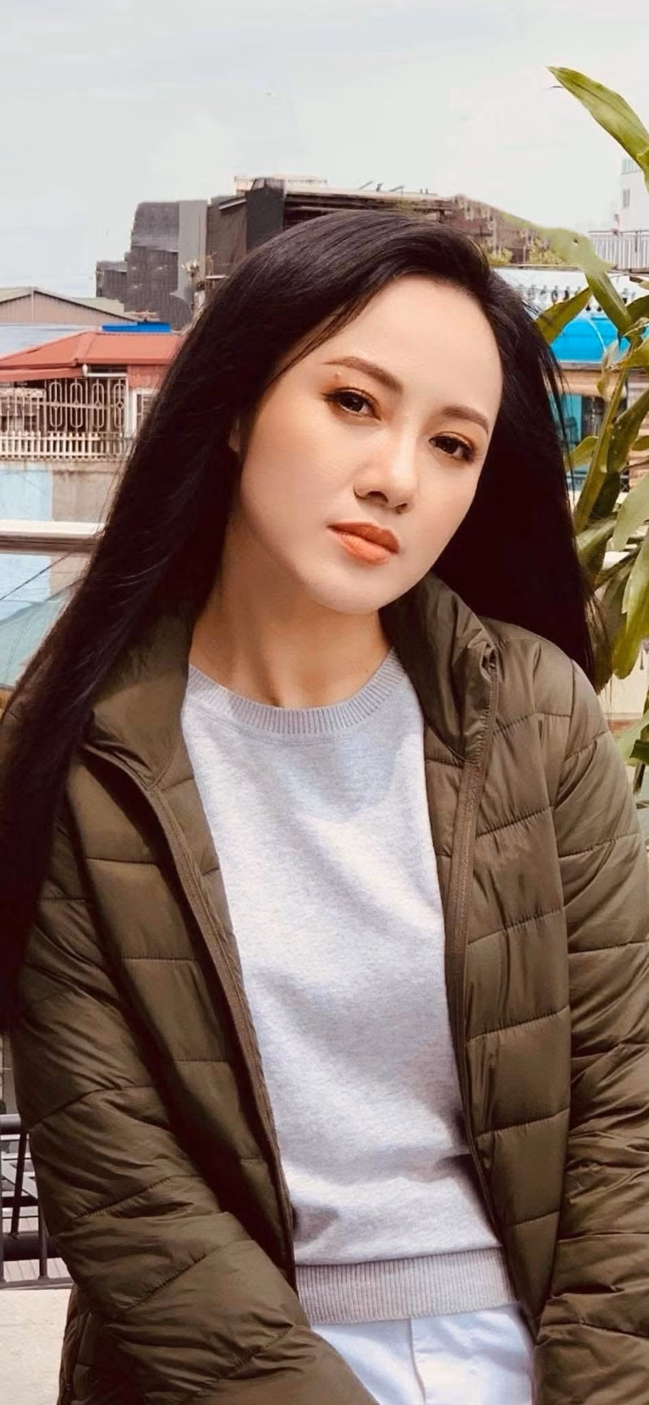 MC Hoài Anh khẳng định chỉ sử dụng một tài khoản Facebook cá nhân có tích xanh với tên "Nguyen Hoai Anh", cùng một fanpage "Biên tập viên Hoài Anh" mới lập hồi tháng 10.