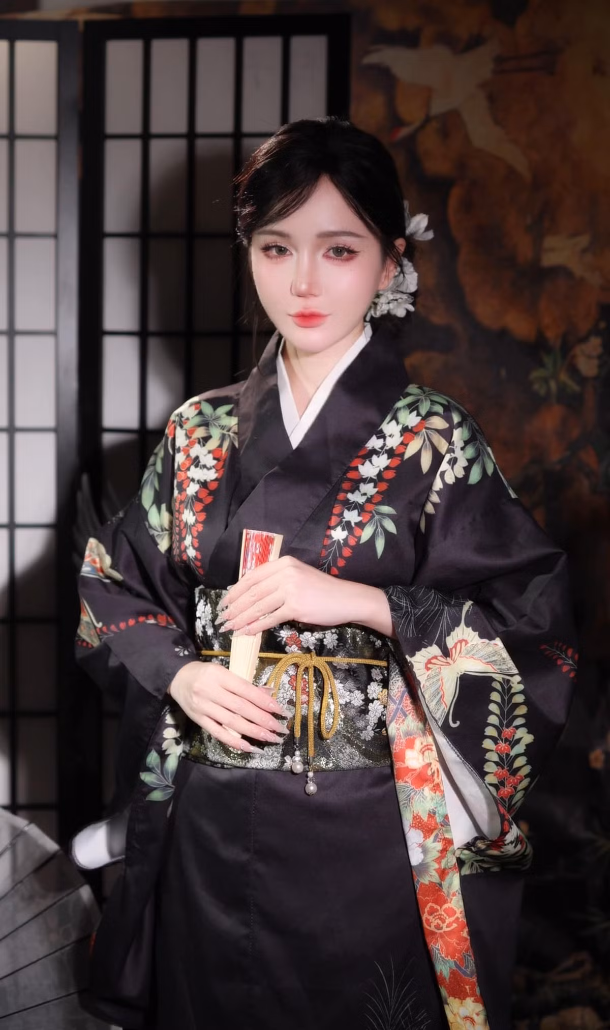 Thiên Thy cho biết khi cạnh tranh công việc cộng thêm các góc khuất và cám dỗ, nếu không tỉnh táo sẽ bị rơi vào nhiều "bẫy". Những áp lực công việc khiến tâm trạng cũng mệt mỏi nhưng bản thân cô rất dễ vượt qua bởi suy nghĩ thoáng và kiên định.