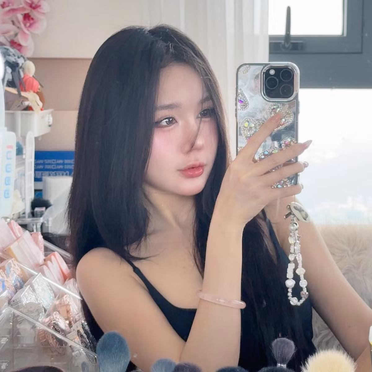 Thiên Thy cảm thấy mình là mẫu người người khá tự tin về giao tiếp trong cuộc sống và trước ống kính, có kinh nghiệm làm livestream ca hát.