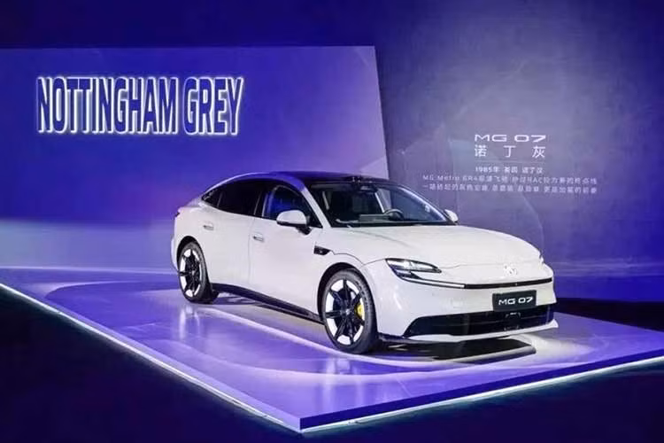 MG cho biết chỉ trong vòng 20 giờ sau khi nhận cọc, mẫu sedan thuần điện mới thay thế MG7 đã trở thành lựa chọn của hơn 21.000 khách hàng Trung Quốc, gấp đôi con số mà MG4 Urban từng đạt trong cùng thời gian. Con số này chỉ là lượng đơn đặt hàng trước của MG 07, không phản ánh doanh số hoàn chỉnh hay số xe bàn giao cho khách hàng.