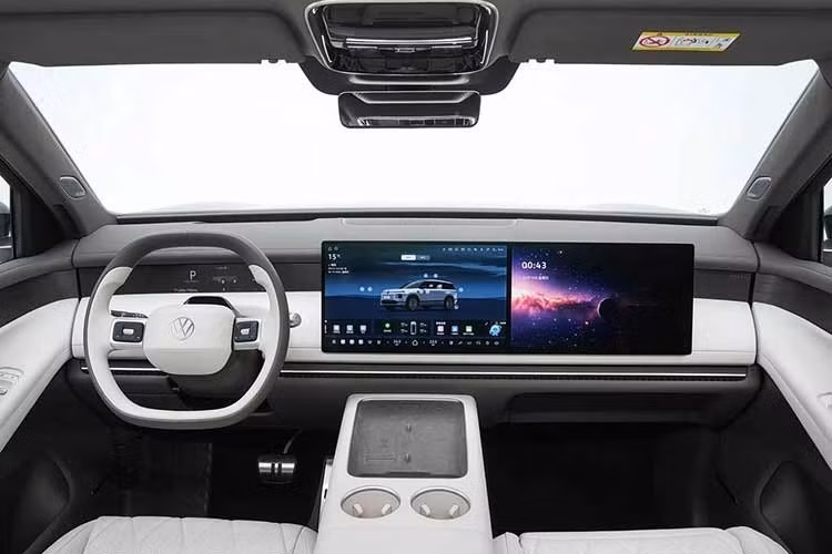 Volkswagen ID. ERA 9X 2026 mới sở hữu chiều dài hơn 5,2 m, thuộc nhóm SUV kích thước lớn nhất của Volkswagen. Thiết kế ngoại thất kết hợp các đường nét vuông và tròn, trong khi khoang cabin được phát triển theo phong cách đa tầng, hướng tới không gian cao cấp