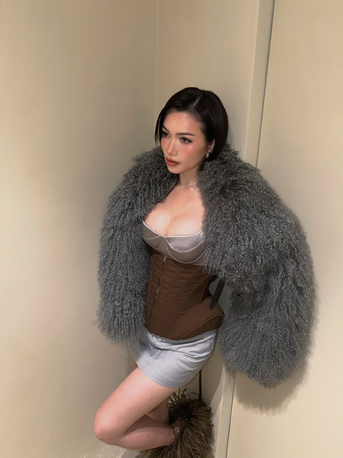 Thời gian gần đây, Sĩ Thanh theo đuổi hình ảnh gợi cảm, hiện đại và chăm chỉ chia sẻ những khoảnh khắc đời thường lẫn thời trang trên mạng xã hội. Mỗi lần xuất hiện với trang phục bikini hay đồ ôm sát, cô đều nhận về lượng tương tác lớn. Nhiều người hâm mộ dành lời khen cho sự tự tin cũng như nỗ lực giữ gìn vóc dáng của người đẹp.