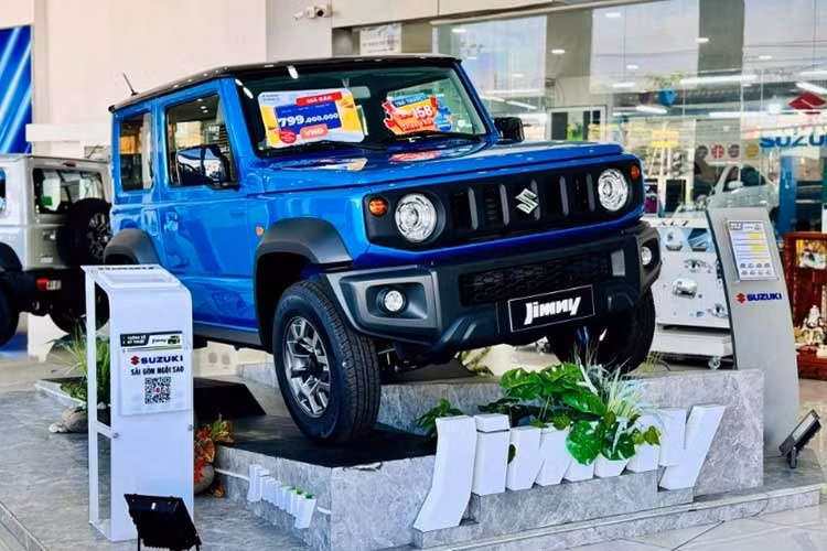 Suzuki Jimny: 37 xe ﻿Suzuki Jimny một lần nữa góp mặt trong top 10 ô tô bán kém nhất Việt Nam với doanh số chỉ đạt 37 chiếc, tăng 32,1% so với tháng 12/2025. Giá bán cao, nguồn cung hạn chế vì nhập khẩu nguyên chiếc từ Nhật Bản, kích thước khiêm tốn và trang bị chưa tường xứng với số tiền bỏ ra là những yếu tố kéo ghì doanh số của Suzuki Jimny xuống.