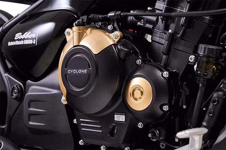 Ngoài ra, mẫu cruiser này còn được tích hợp hệ thống kiểm soát lực kéo, hệ thống giám sát áp suất lốp (TPMS) và hai cổng sạc USB Type-A, những trang bị cho thấy định hướng tiếp cận người dùng hiện đại trong phân khúc.