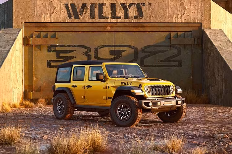 Jeep Wrangler Willys 392 chính thức mở đặt hàng vào tháng 3/2026. Đây là mức giá hấp dẫn nhất của chiếc Wrangler V8 hiện tại, phù hợp với những ai tìm kiếm sự kết hợp giữa off-road thực thụ và sức mạnh HEMI mà không chi quá nhiều như các phiên bản cao cấp hơn.
