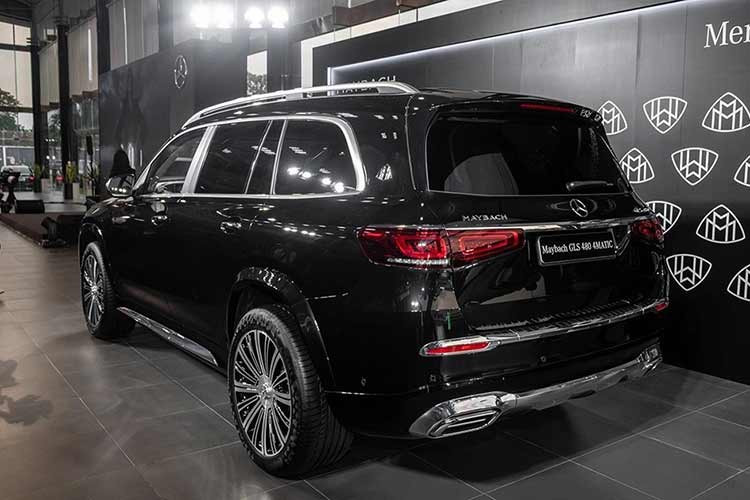 Hiện chưa rõ ca sĩ Đức Phúc chi trả bao nhiêu tiền để lăn bánh chiếc SUV hạng sang GLS 480 này. Trên trang chủ của Mercedes-Benz Việt Nam, giá niêm yết của xe khoảng 8,8 tỷ đồng. Tuy nhiên, từ năm ngoái, những chiếc GLS 480 đã được đại lý giảm giá mạnh, xuống còn khoảng 7,9 tỷ đồng.