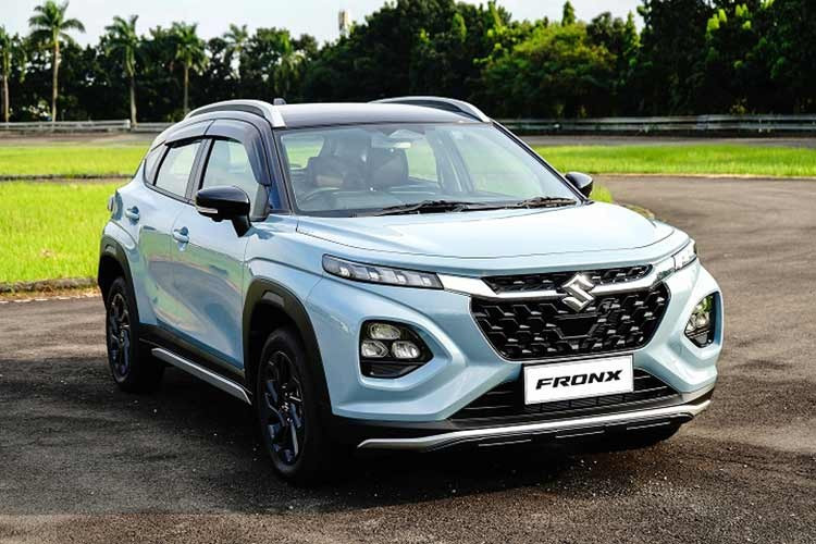 Suzuki Fronx: 138 xe ﻿Đứng cuối cùng trong phân khúc SUV hạng A tiếp tục là Suzuki Fronx. Mẫu xe này là lựa chọn của 138 người Việt trong tháng 1/2026, tăng trưởng 20%. Đây là lần đầu tiên Suzuki Fronx tăng trưởng dương tại Việt Nam kể từ khi ra mắt vào tháng 11/2025. Tương tự Kia Sonet, Suzuki Fronx có giá bán không mấy hấp dẫn, dao động từ 520-649 triệu đồng.