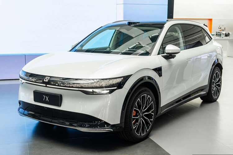 Zeekr 7X không chỉ đơn thuần là một "tân binh" trong làng xe điện mà đã thực sự định nghĩa lại khái niệm về giá trị và chất lượng trong phân khúc SUV cao cấp. Bằng việc kết hợp hài hòa giữa sức mạnh "khủng", khoang nội thất hiện đại và nền tảng công nghệ 800V dẫn đầu xu hướng, mẫu xe này đã xóa tan định kiến về những dòng xe điện giá rẻ nhưng thiếu bản sắc.