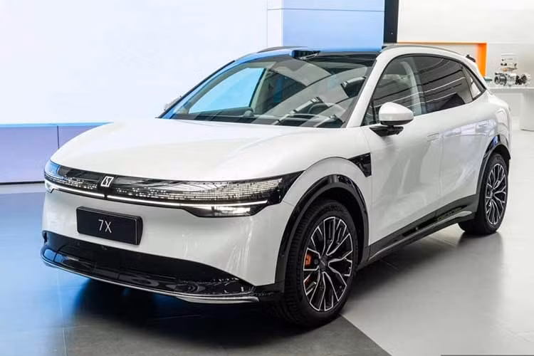 Zeekr 7X không chỉ đơn thuần là một "tân binh" trong làng xe điện mà đã thực sự định nghĩa lại khái niệm về giá trị và chất lượng trong phân khúc SUV cao cấp. Bằng việc kết hợp hài hòa giữa sức mạnh "khủng", khoang nội thất hiện đại và nền tảng công nghệ 800V dẫn đầu xu hướng, mẫu xe này đã xóa tan định kiến về những dòng xe điện giá rẻ nhưng thiếu bản sắc.