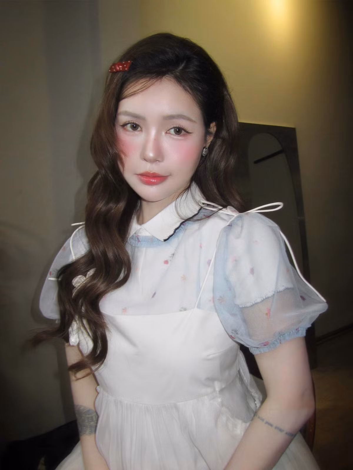 Trước khi được biết đến rộng rãi trong lĩnh vực thời trang, Lucie Nguyễn là một nhiếp ảnh gia nổi tiếng tại Sài Gòn.