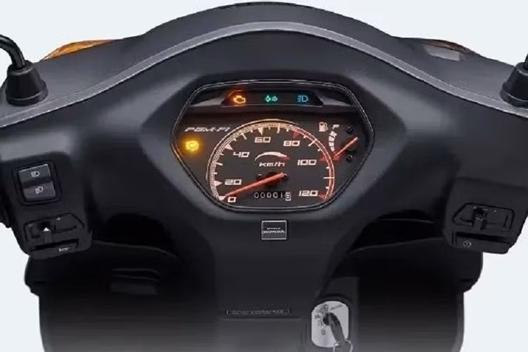 Mặc dù chỉ sử dụng đồng hồ analog và chìa khóa cơ truyền thống, Sundiro Honda NS125U vẫn được đánh giá cao về độ tin cậy, bền bỉ và chi phí bảo dưỡng thấp, hứa hẹn sẽ là lựa chọn hấp dẫn cho người tiêu dùng. Cốp chứa đồ dưới yên đủ rộng để cất mũ bảo hiểm 3/4 cùng áo mưa và nhiều vật dụng nhỏ.