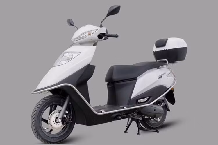 Xe sở hữu kích thước chiều dài 1.890 mm và trọng lượng 105 kg, NS125U rất linh hoạt trong đô thị, giúp người lái dễ dàng vượt qua các phương tiện khác và tìm chỗ đỗ xe trong không gian chật hẹp.