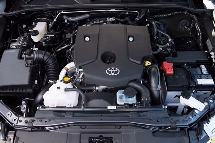 Nguồn tin từ CarsGuide cho biết, phiên bản thể thao GR Sport vẫn có khả năng xuất hiện. Mẫu xe này có thể được tinh chỉnh hệ thống treo và cải thiện công suất, hướng đến khả năng vận hành tốt hơn ở điều kiện địa hình phức tạp.