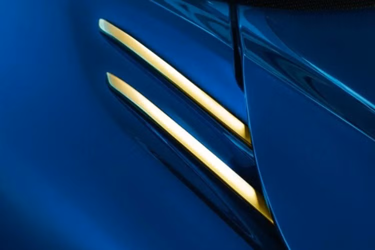 “AI đóng vai trò quan trọng trong giai đoạn ý tưởng ban đầu, giúp đội ngũ nhanh chóng thử nghiệm hàng trăm hướng thiết kế khác nhau,” đại diện Pininfarina chia sẻ. “Từ nền tảng đó, chúng tôi tinh chỉnh và biến các ý tưởng thành mẫu xe hoàn thiện, thể hiện tỷ lệ hài hòa và tay nghề thủ công đặc trưng của Pininfarina suốt gần một thế kỷ qua.”