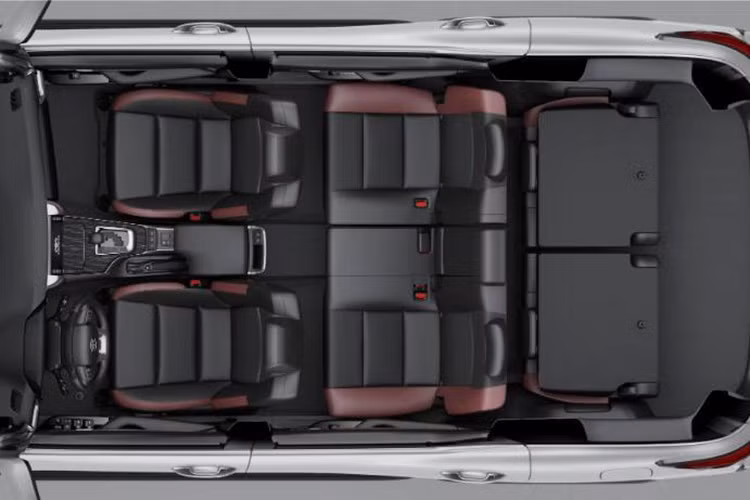 Cấu hình này hứa hẹn giúp cải thiện mức tiêu hao nhiên liệu và giảm phát thải. Toyota có thể cũng sẽ đơn giản hóa dải sản phẩm, chỉ giữ lại lựa chọn động cơ 2.8L tại các thị trường trọng điểm.