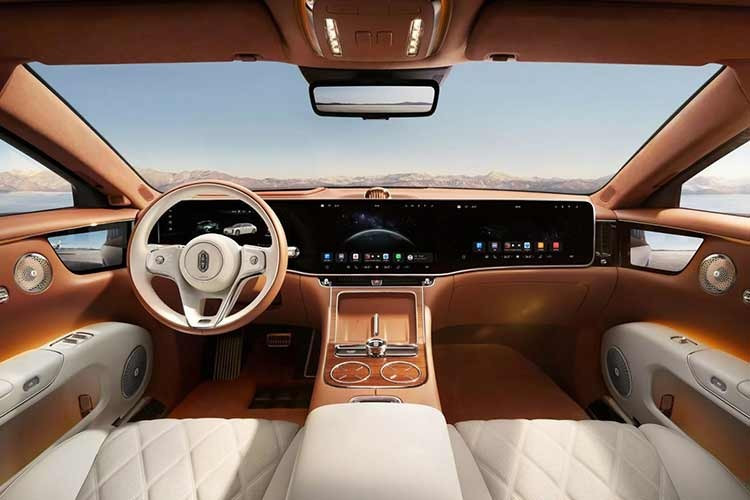 Bên cạnh đó, các hãng xe Trung Quốc cũng ngày càng hiểu rõ nhu cầu của người tiêu dùng nội địa. Họ có khả năng phát triển những mẫu xe với mức giá cạnh tranh hơn, đồng thời tích hợp nhiều công nghệ kỹ thuật số và pin tiên tiến – những yếu tố đang trở thành tiêu chí quan trọng đối với người mua xe.