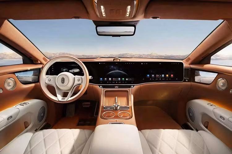 Bên cạnh đó, các hãng xe Trung Quốc cũng ngày càng hiểu rõ nhu cầu của người tiêu dùng nội địa. Họ có khả năng phát triển những mẫu xe với mức giá cạnh tranh hơn, đồng thời tích hợp nhiều công nghệ kỹ thuật số và pin tiên tiến – những yếu tố đang trở thành tiêu chí quan trọng đối với người mua xe.