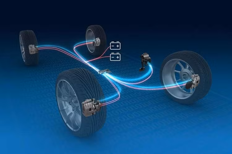 Trong tương lai gần, Exeed dự kiến sẽ bổ sung phiên bản dẫn động bốn bánh toàn thời gian với hai mô-tơ điện, nâng tổng công suất lên mức 473 mã lực và tầm hoạt động có thể đạt tới 726 km theo tiêu chuẩn CLTC.