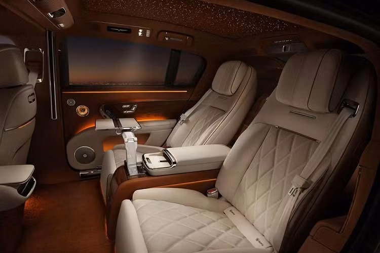 Maextro S800 là ví dụ tiêu biểu cho xu hướng này. Mẫu sedan hạng sang này có giá khởi điểm khoảng 103.000 USD, thấp hơn khoảng 40% so với Porsche Panamera trong cùng phân khúc. Với mức giá cạnh tranh cùng nhiều công nghệ hiện đại, S800 nhanh chóng thu hút sự quan tâm của khách hàng tại Trung Quốc.