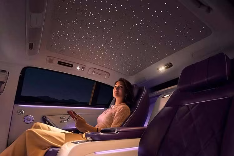 Trước đây, Trung Quốc từng là thị trường tăng trưởng quan trọng nhất của Porsche, khi nhiều khách hàng giàu có bị thu hút bởi danh tiếng về hiệu suất và giá trị thương hiệu của hãng. Tuy nhiên, xu hướng tiêu dùng hiện đang thay đổi. Một thế hệ khách hàng mới, đặc biệt là những người trẻ, ngày càng quan tâm đến xe điện và các công nghệ truyền động điện hóa.