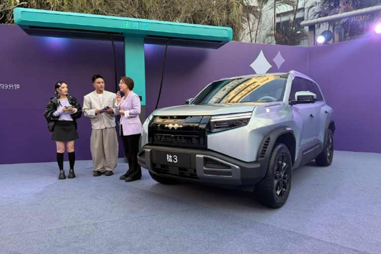 Trước đó, Fang Cheng Bao Ti3 đã từng được đăng ký bảo hộ kiểu dáng công nghiệp tại Việt Nam từ năm 2025. Do đó, sẽ không ngạc nhiên nếu mẫu SUV cỡ C này được bán tại Việt Nam trong tương lai.